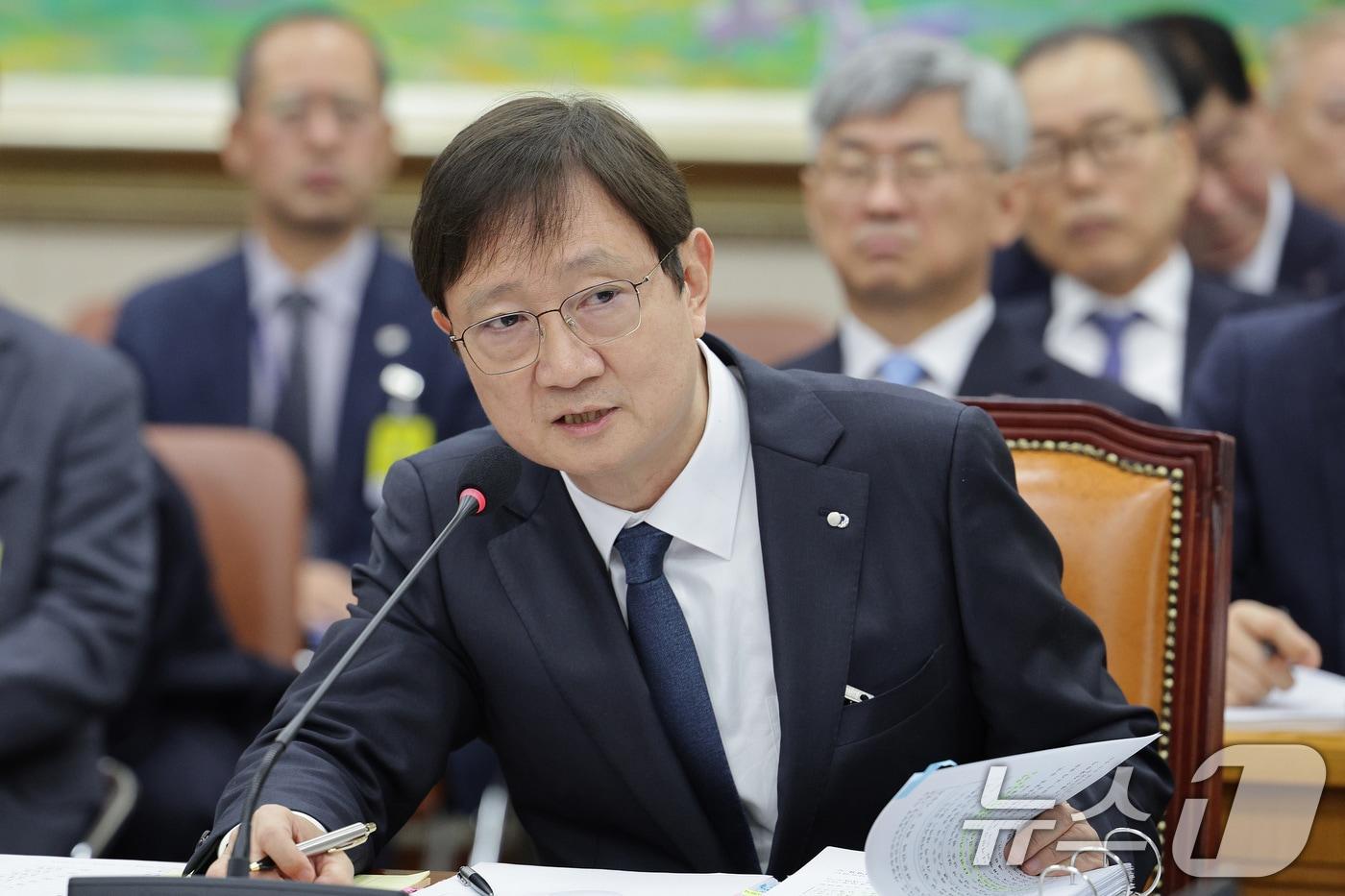 이찬진 금융감독원장이 21일 서울 여의도 국회 정무위원회에서 열린 금융감독원 등에 대한 국정감사에서 의원 질의에 답변하고 있다. 2025.10.21/뉴스1 ⓒ News1 신웅수 기자