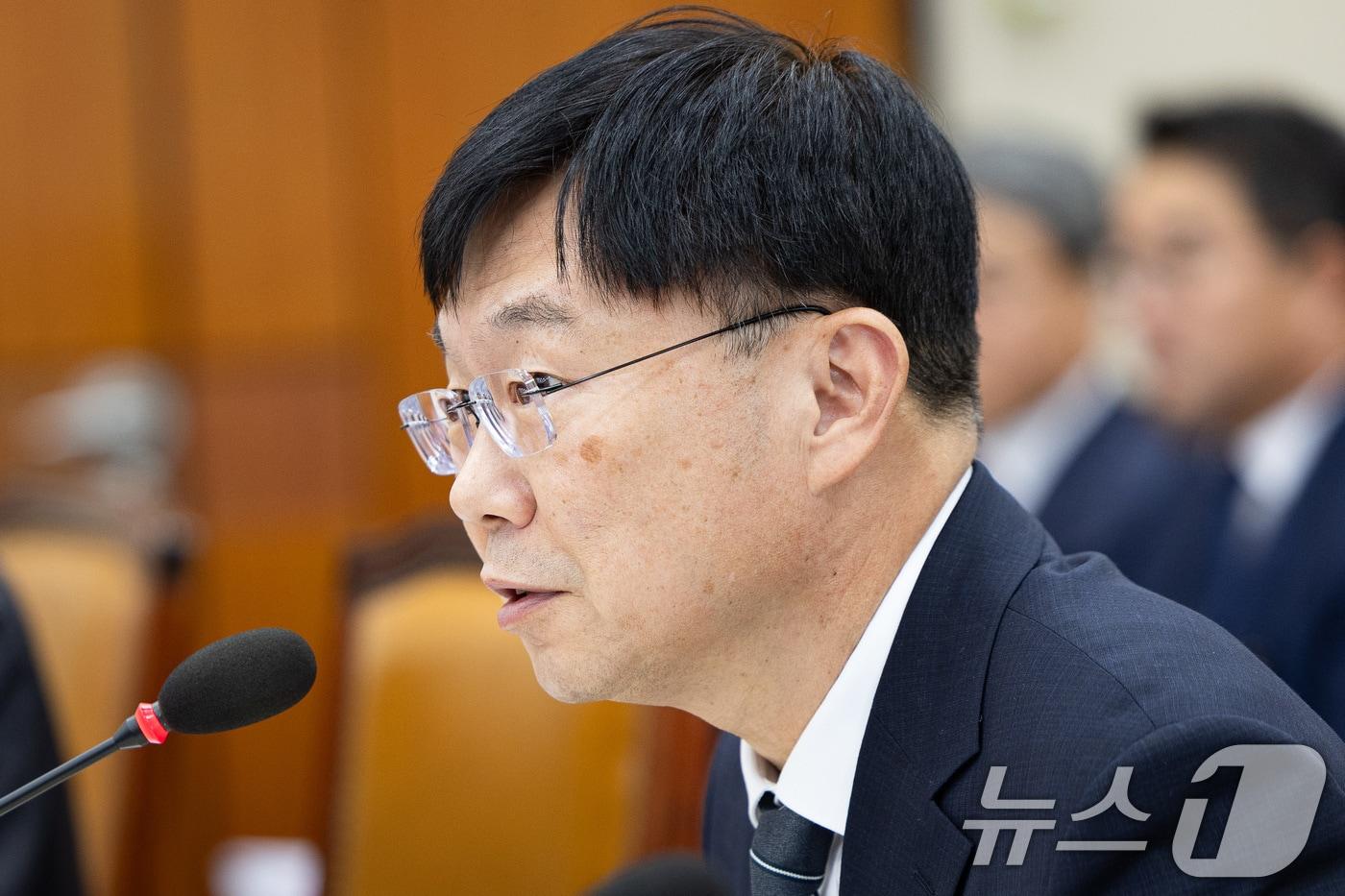 안형준 국가데이터처장이 21일 서울 여의도 국회에서 열린 기획재정위원회의 국가데이터처 등에 대한 국정감사에서 의원 질의에 답하고 있다. 2025.10.21/뉴스1 ⓒ News1 유승관 기자