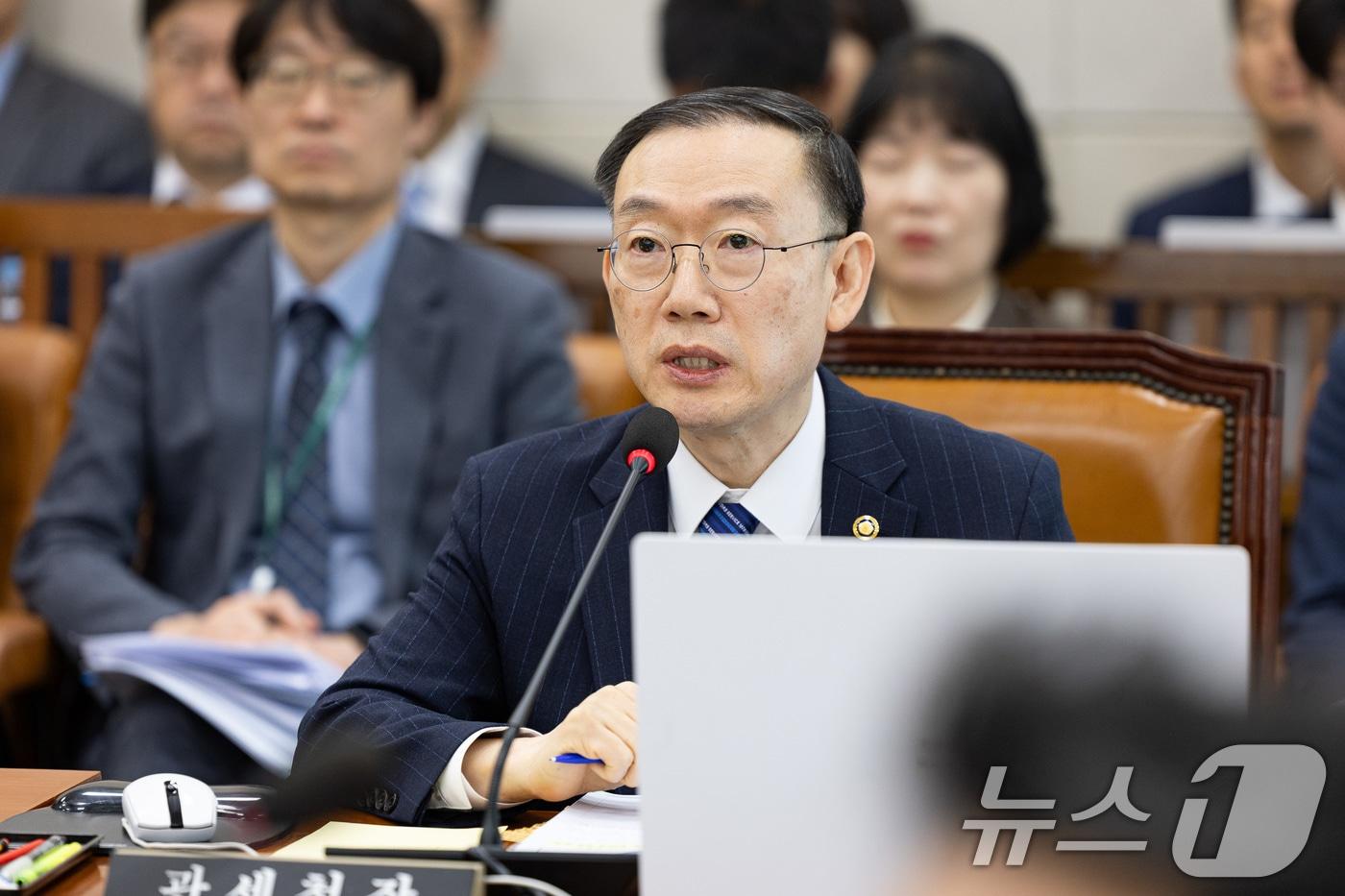 이명구 관세청장이 21일 서울 여의도 국회에서 열린 기획재정위원회의 국가데이터처 등에 대한 국정감사에서 의원 질의에 답하고 있다. 2025.10.21/뉴스1 ⓒ News1 유승관 기자