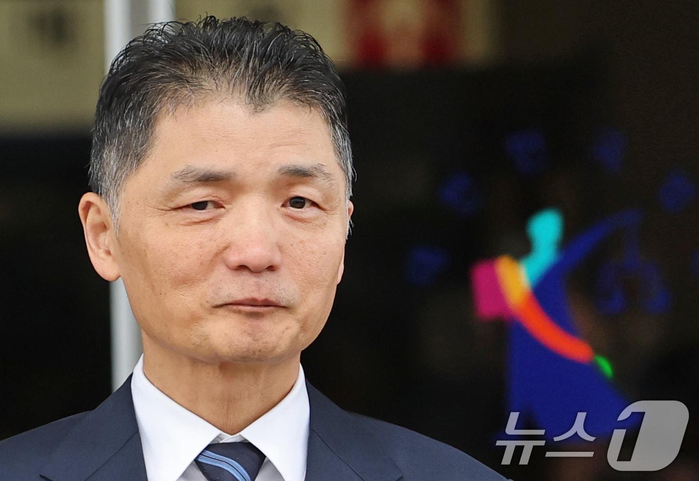 본문 이미지 - 카카오 창업자 김범수 경영쇄신위원장이 21일 서울 양천구 서울남부지방법원에서 열린 자본시장법 위반 1심 선고 공판에서 무죄를 선고받은 후 심경을 밝히고 있다. 2025.10.21/뉴스1 ⓒ News1 오대일 기자