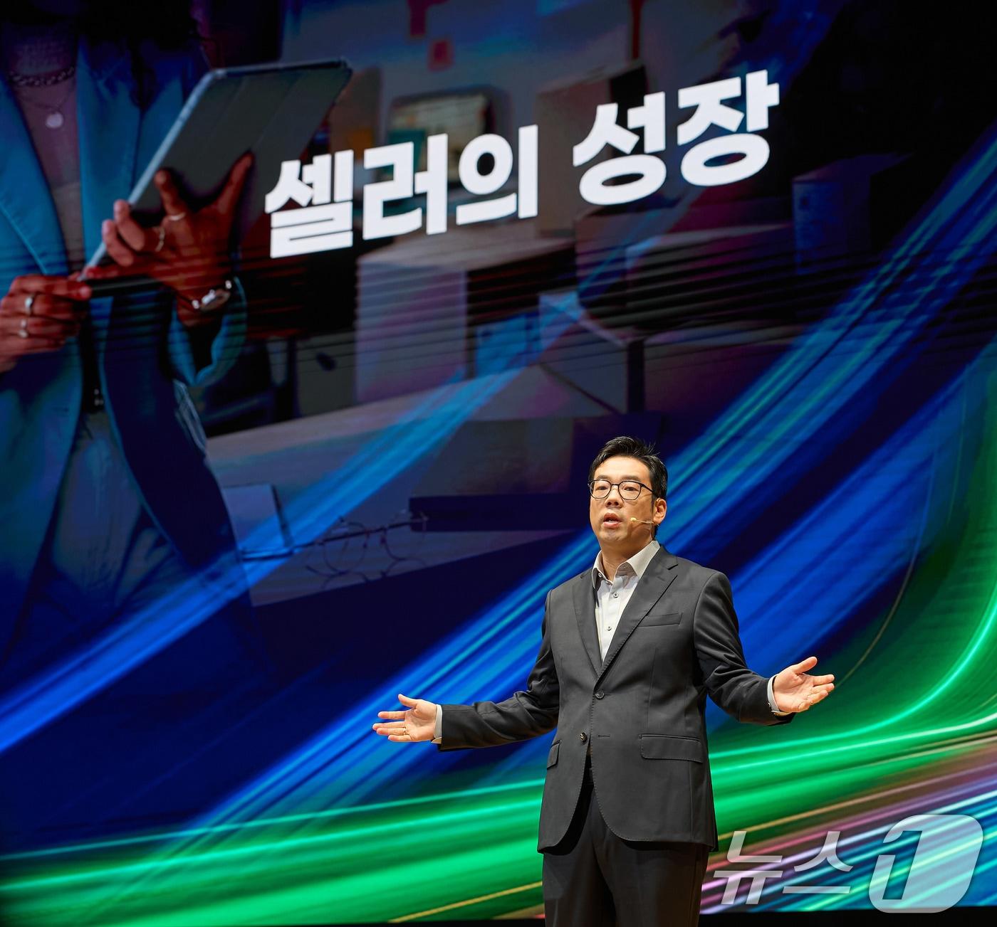 본문 이미지 - 제임스 장&#40;장승환&#41; 지마켓 대표가 21일 서울 강남구 코엑스에서 열린 지마켓 미디어데이에서 셀러 지원을 위한 성장 전략 발표를 진행하고 있다. &#40;G마켓 제공. 재판매 및 DB 금지&#41; 2025.10.21/뉴스1