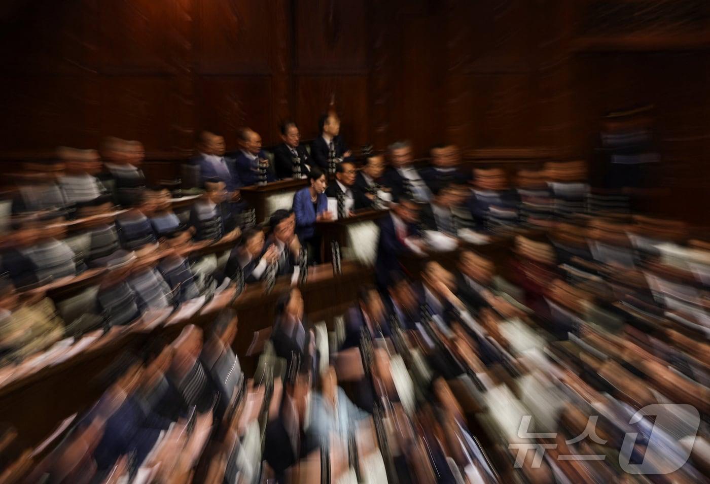 본문 이미지 - 다카이치 사나에 일본 총리가 의석에 앉아 있다. (자료사진) 2025.10.21 ⓒ 로이터=뉴스1 ⓒ News1 강민경 기자