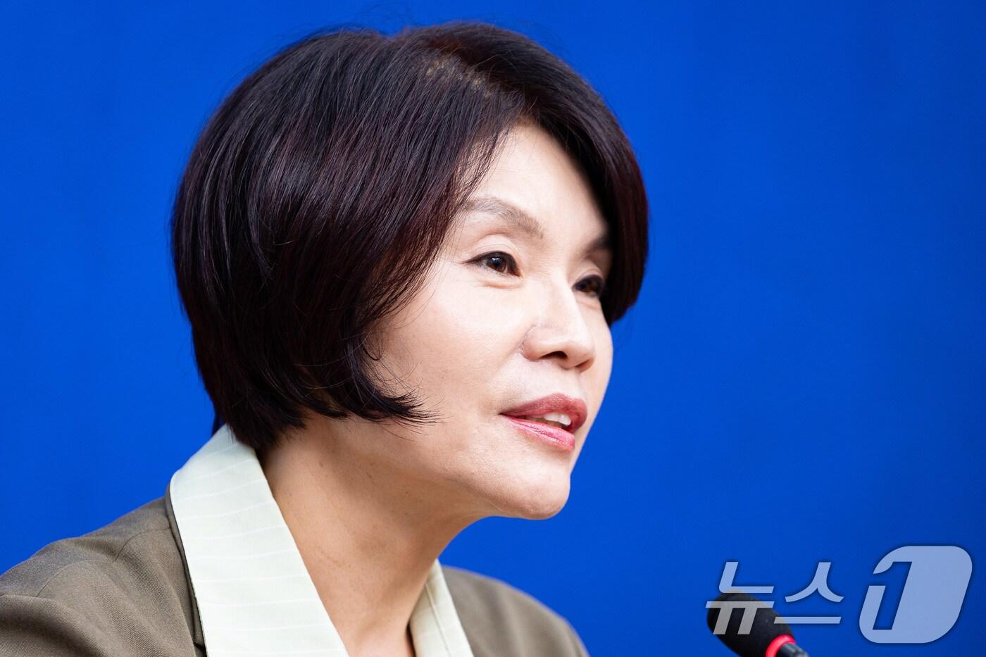 한정애 더불어민주당 정책위의장이 21일 서울 여의도 국회에서 주택시장안정화TF 명단발표 및 10.15 부동산 대책에 대해 설명하고 있다. 2025.10.21/뉴스1 ⓒ News1 유승관 기자