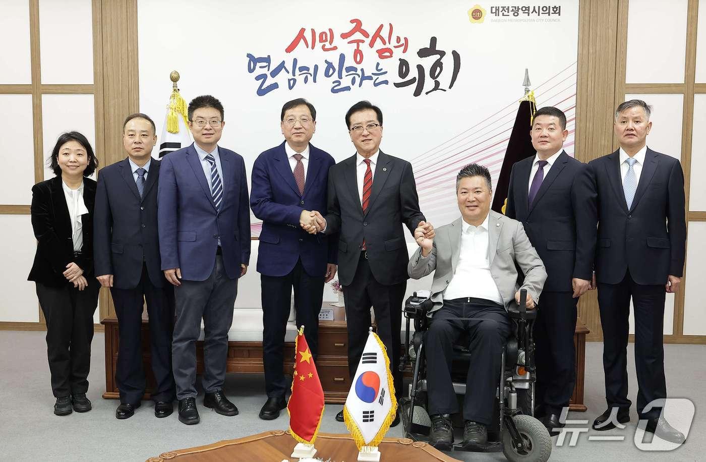 조원휘 대전시의회 의장과 황경아 부의장이 21일 중국 시안시 대표단을 접견했다. (대전시의회 제공) / 뉴스1