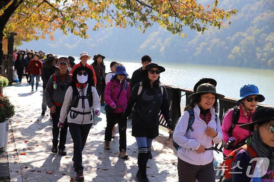 본문 이미지 - 지난해 단양군 레이크사랑 걷기대회.(단양군 제공. 재판매 및 DB금지)/뉴스1 