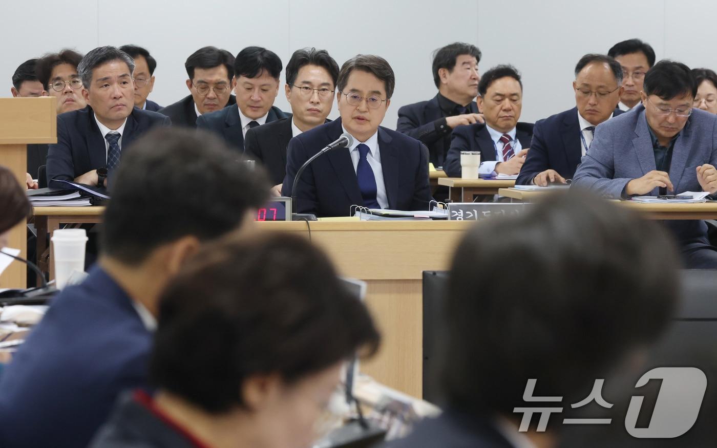 김동연 경기도지사가 21일 경기 수원시 영통구 경기도청에서 열린 국회 행정안전위원회의 경기도에 대한 국정감사에서 의원 질의에 답하고 있다. 2025.10.21/뉴스1 ⓒ News1 김영운 기자