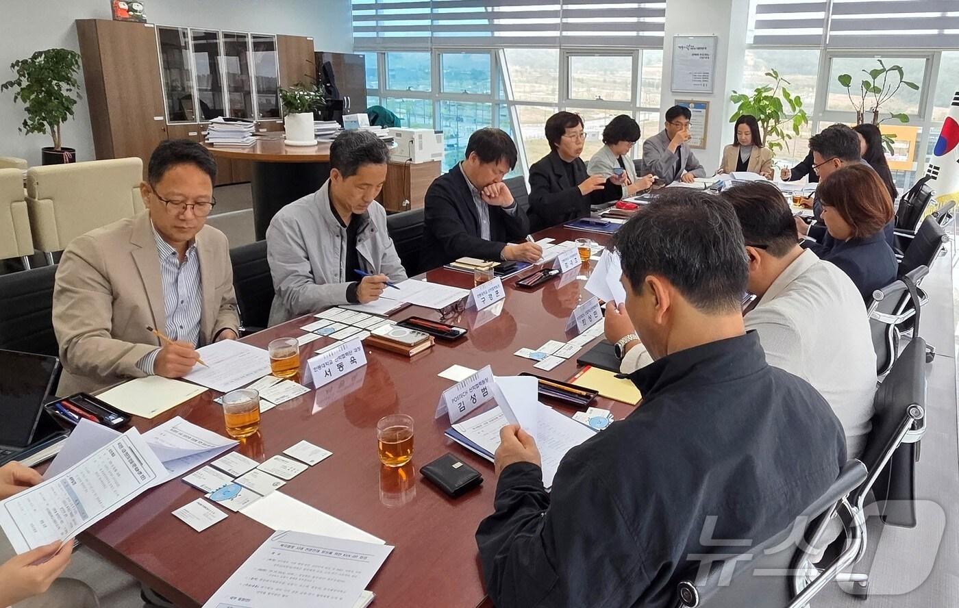 경북도가 동부청사에서 북극해 항로 시대에 대비한 해양 전문인재 양성을 위한 첫 회의를 열었다.(경북도 제공. 재판매 및 DB금지) ⓒ News1 김대벽기자