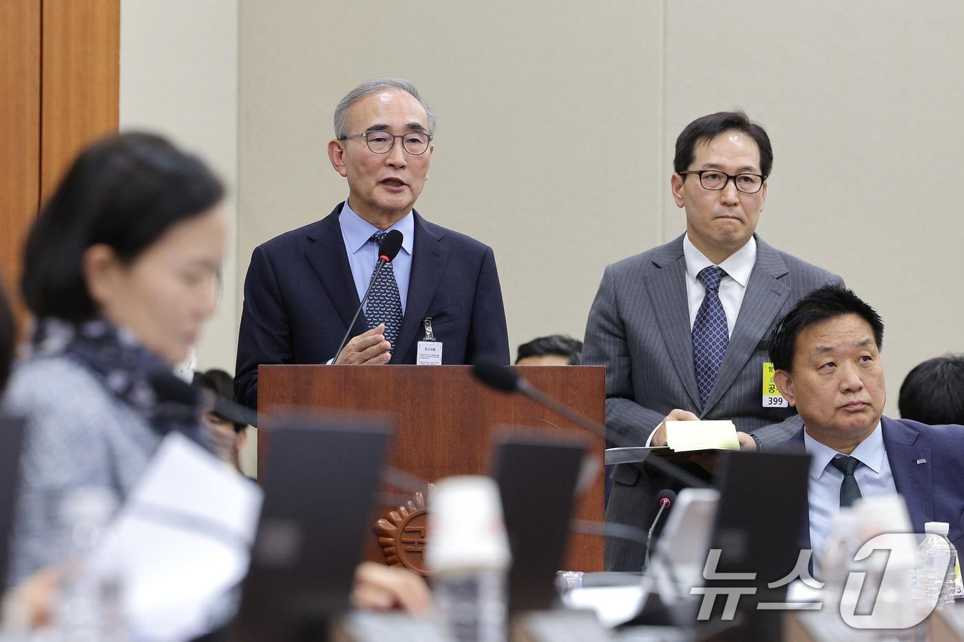 김영섭 KT 대표가 21일 서울 여의도 국회 과학기술정보방송통신위원회에서 열린 정보통신산업진흥원 등에 대한 국정감사에서 의원 질의에 답변하고 있다. 2025.10.21/뉴스1 ⓒ News1 신웅수 기자