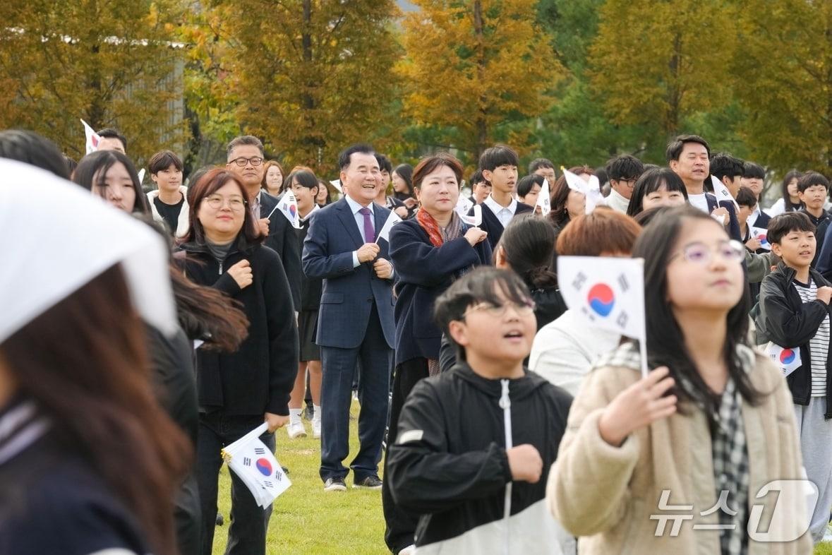 본문 이미지 -  21일 충남교육청 야외무대에서 열린 독도한마당 행사. (충남교육청 제공, 재판매 및 DB금지) / 뉴스1