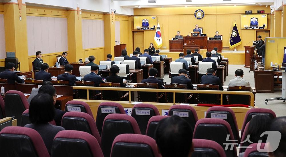 본문 이미지 - 21일 제309회 임시회 제1차 본회의 모습(서산시의회 제공. 재판매 및 DB금지)2025.10.21/뉴스1