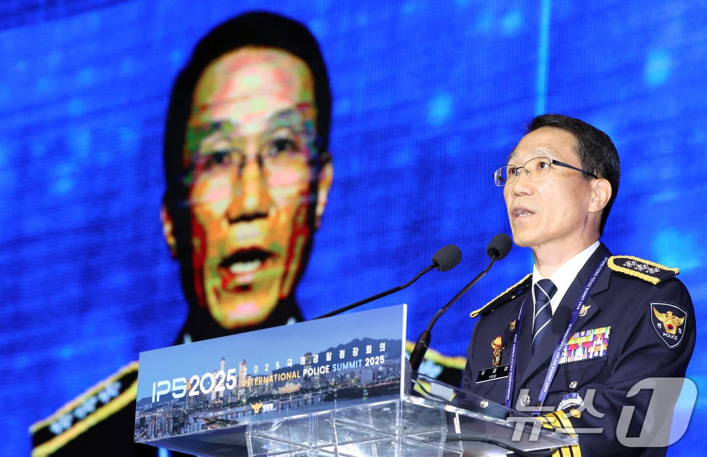 유재성 대한민국 경찰청장 직무대행이 21일 서울 여의도 콘래드서울에서 열린 2025국제경찰청장회의에서 개회사를 하고 있다. 2025.10.21/뉴스1 ⓒ News1 김명섭 기자