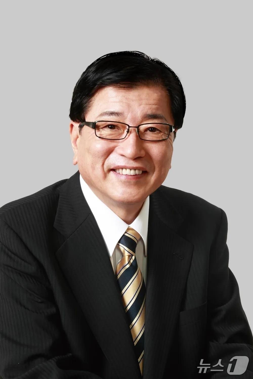 본문 이미지 - 다카이치 사나에 신임 일본 총리의 남편인 야마모토 다쿠(73). <사진=야마모토 다쿠 페이스북>