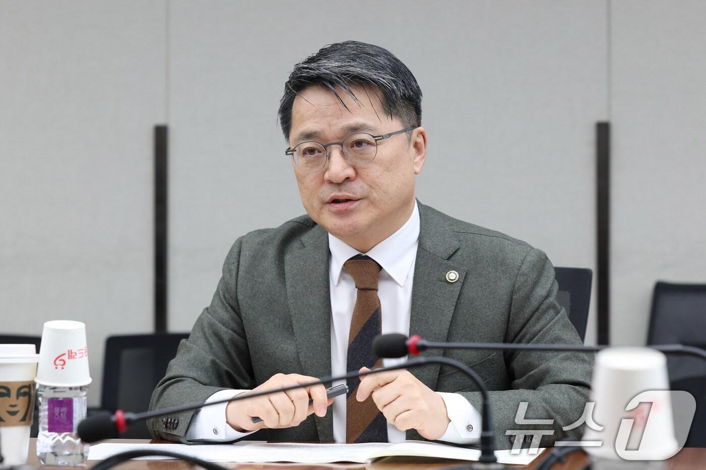 문신학 산업통상부 차관&#40;단장&#41;이 21일 &#39;핵심규제 합리화 전략회의&#39; 후속조치로 서울 강남구 한국기술센터에서 산업부 소속 산업·자원·무역 담당자 등이 참석한 가운데 &#39;산업통상부 규제합리화 TF 회의&#39;를 주재하고 있다. &#40;산업통상부 제공. 재판매 및 DB 금지&#41; 2025.10.21/뉴스1