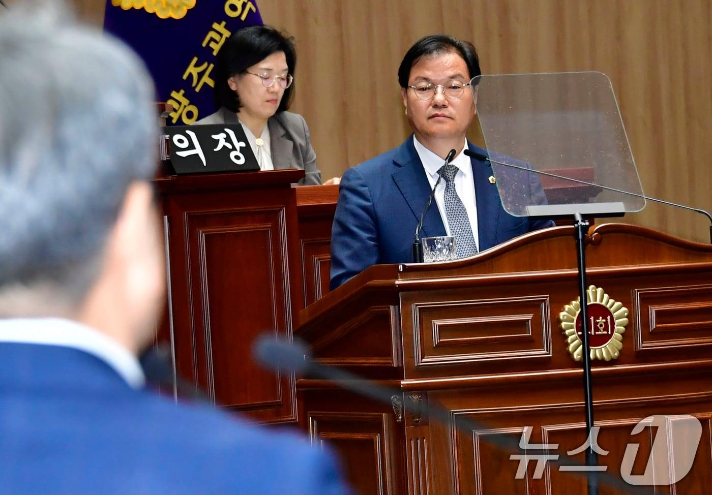 안평환 광주시의원이 21일 임시회 본회의에서 시정질문을 하고 있다.&#40;광주시의회 제공. 재판매 및 DB 금지&#41; 