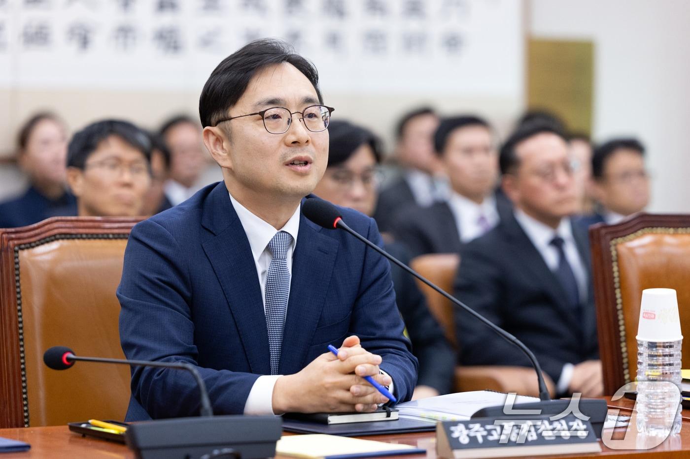 송강 광주고검 검사장이 21일 서울 여의도 국회에서 열린 법제사법위원회 대전고검 등에 대한 국정감사에 출석해 의원 질의에 답변하고 있다. 2025.10.21/뉴스1 ⓒ News1 이승배 기자