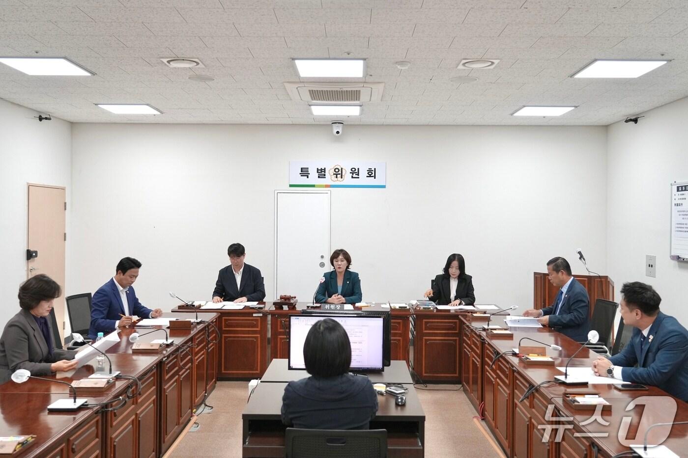 21일 광주 남구의회가 제315회 임시회 제1차 본회의에서 악취대책특별위원회를 구성하고 회의하고 있다.(광주 남구의회 제공. 재판매 및 DB 금지)