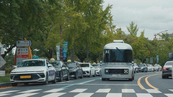 본문 이미지 - APEC 정상회의 기간 동안 운영되는 자율주행 셔틀(국토교통부 제공).뉴스1 ⓒ News1