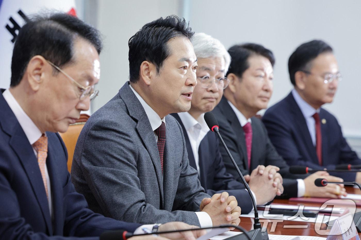 장동혁 국민의힘 대표가 22일 서울 여의도 국회에서 열린 부동산 정책 정상화 특별위원회 임명장 수여식 및 1차 회의에서 발언하고 있다. 2025.10.22/뉴스1 ⓒ News1 신웅수 기자