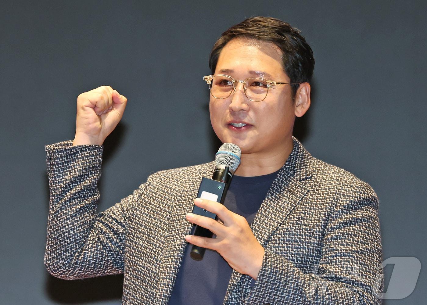 본문 이미지 - 김광석 한국경제산업연구원 경제연구실장이 22일 서울 여의도 한국거래소에서 열린 2025 뉴스1 투자포럼&#40;NIF&#41;에서 2026년 경제전망과 대응전략: 유동성 랠리와 스테이블코인 전쟁을 주제로 기조연설 하고 있다.  2025.10.22/뉴스1 ⓒ News1 장수영 기자