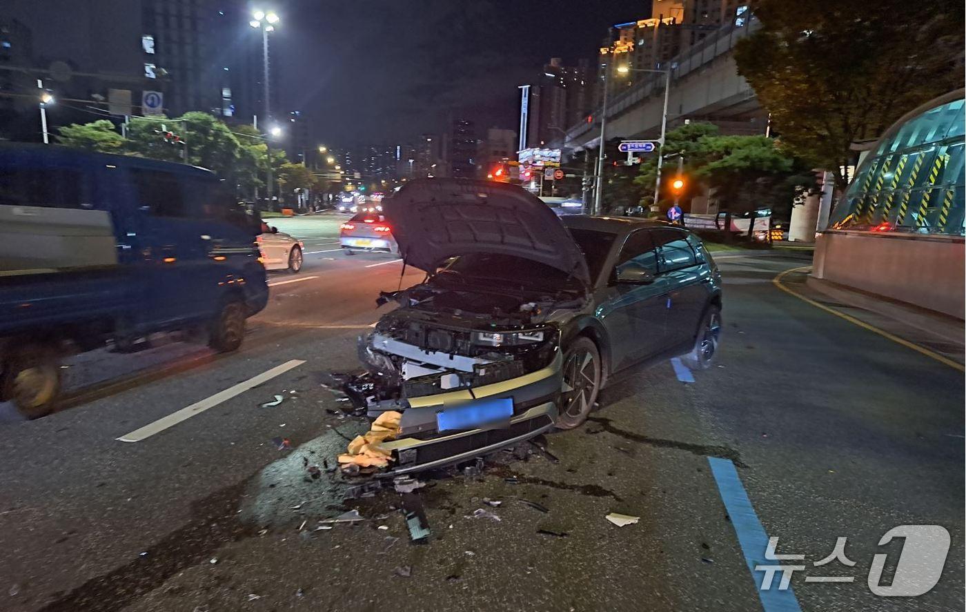 21일 오후 부산 연제구 남문구교차로 4중 추돌 사고 현장.&#40;부산 연제경찰서 제공. 재판매 및 DB 금지&#41;