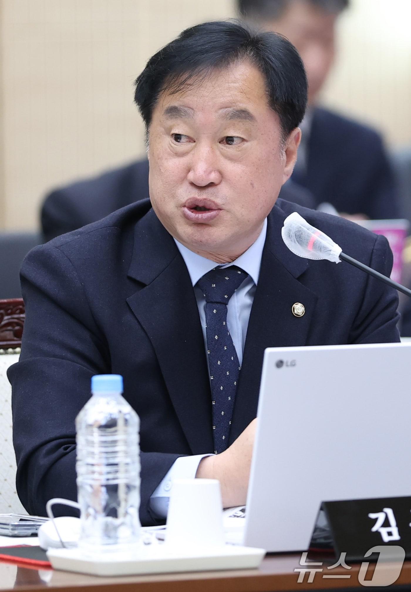 본문 이미지 - 김준혁 더불어민주당 의원이 22일 전북 전주시 전북대학교 진수당에 열린 국회 교육위원회 국정감사에서 질의를 하고 있다. 2025.10.22/뉴스1 ⓒ News1 유경석 기자