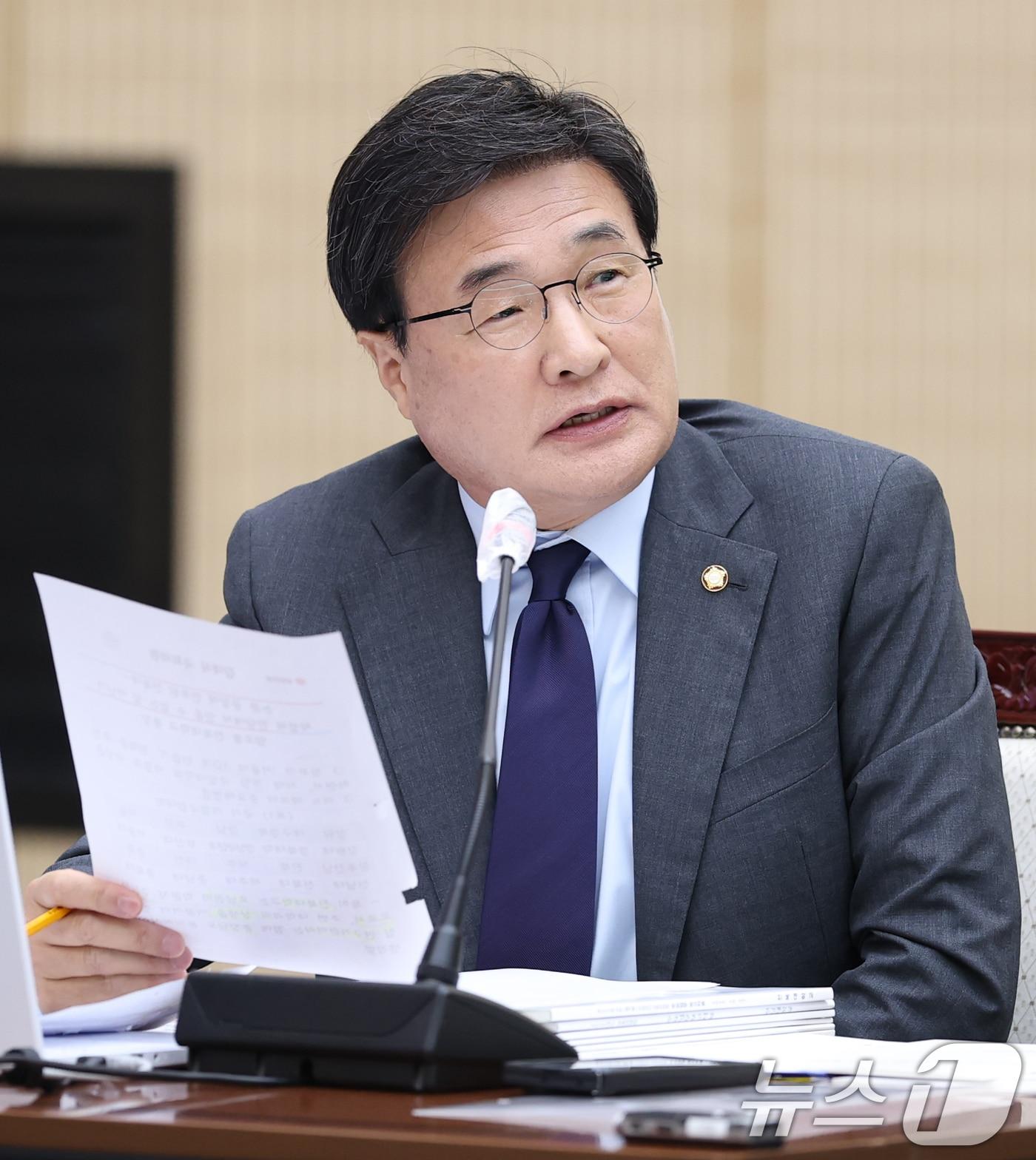 본문 이미지 - 김대식 국민의힘 의원이 22일 전북 전주시 전북대학교 진수당에 열린 국회 교육위원회 국정감사에서 질의를 하고 있다. 2025.10.22/뉴스1 ⓒ News1 유경석 기자