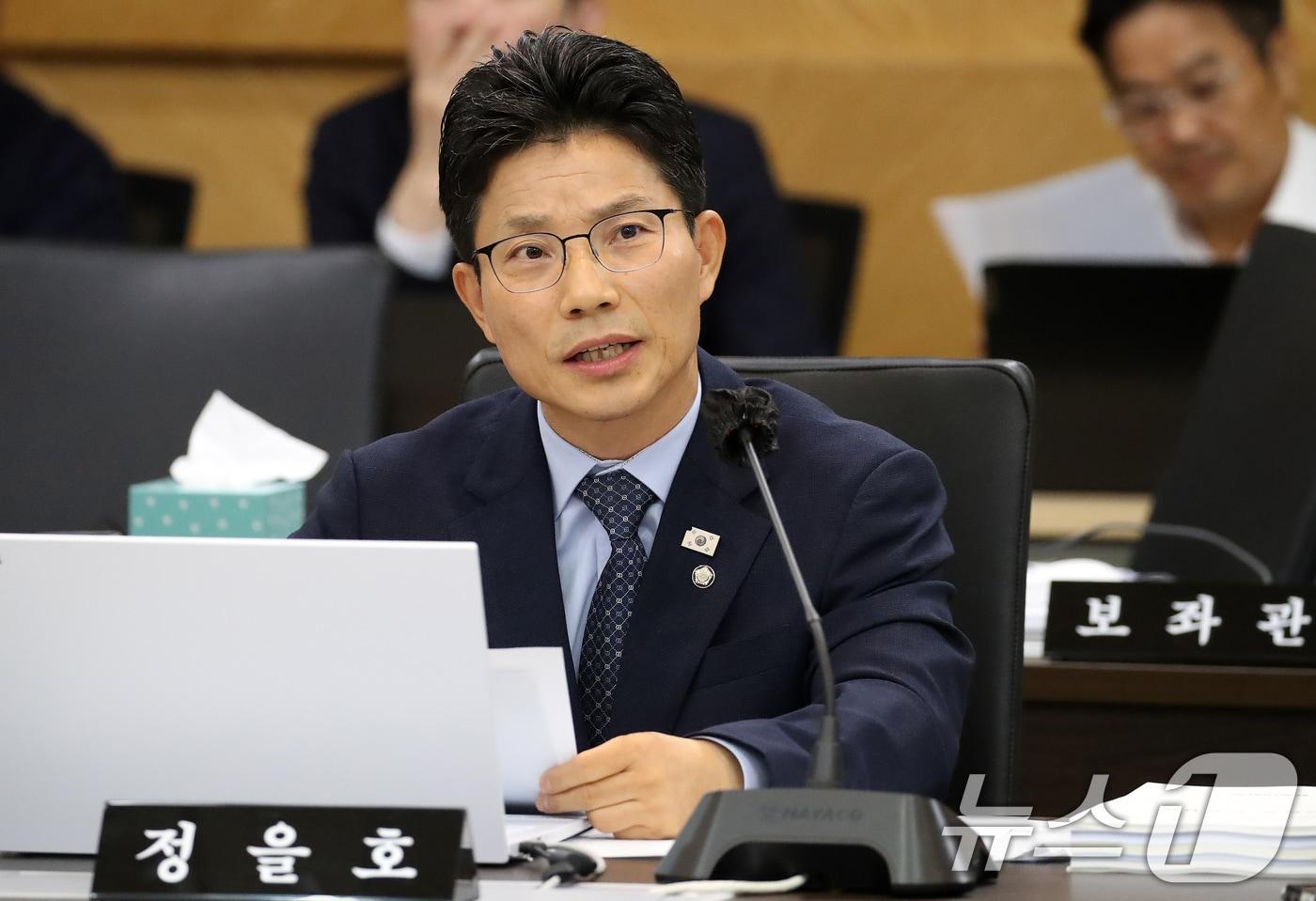 22일 오전 대구시교육청에서 열린 국회 교육위원회의 경북대, 강원대, 경북대병원, 강원대병원, 경북대치과병원, 강릉원주대치과병원에 대한 국정감사에서 더불어민주당 정을호 의원이 질의하고 있다. 2025.10.22/뉴스1 ⓒ News1 공정식 기자