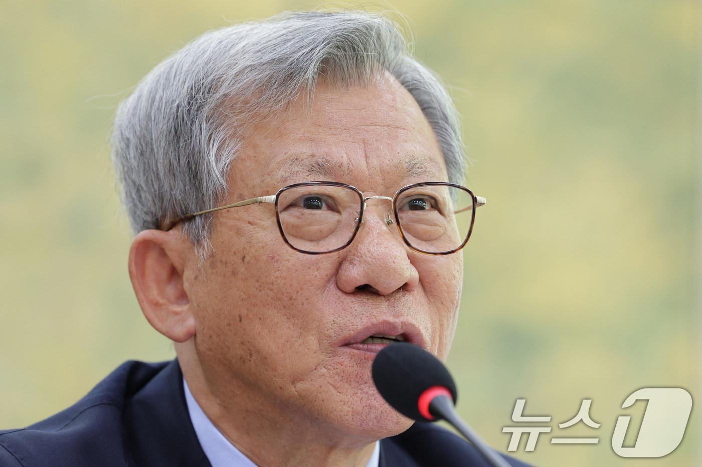 유홍준 국립중앙박물관장이 22일 서울 여의도 국회 문화체육관광위원회에서 열린 국립중앙박물관 등에 대한 국정감사에서 의원 질의에 답변하고 있다. 2025.10.22/뉴스1 ⓒ News1 신웅수 기자