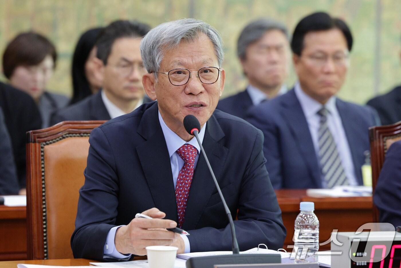 유홍준 국립중앙박물관장이 22일 서울 여의도 국회 문화체육관광위원회에서 열린 국립중앙박물관 등에 대한 국정감사에서 의원 질의에 답변하고 있다. 2025.10.22/뉴스1 ⓒ News1 신웅수 기자