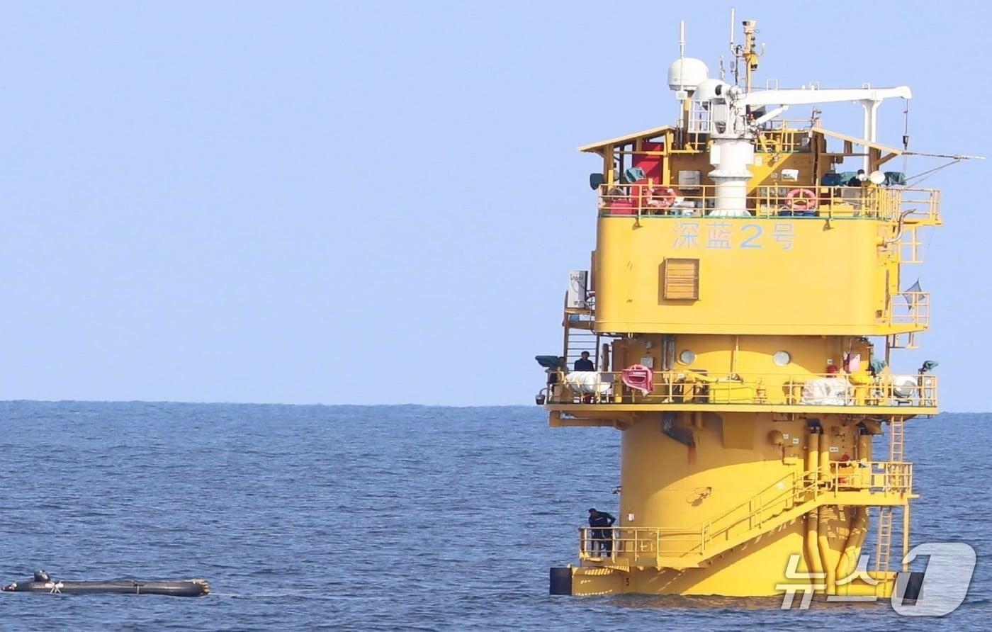 중국이 서해의 한중 PMZ에 사전 협의 없이 무단 설치한 선란 2호.(이병진 의원실 제공.재판매 및 DB금지)