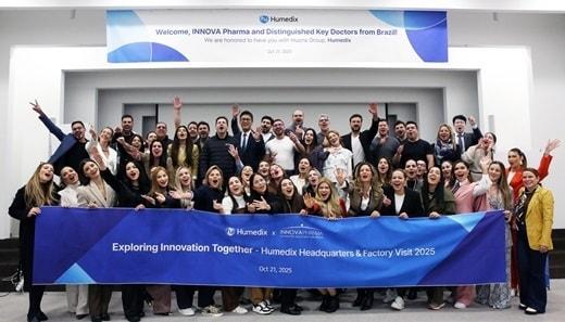 본문 이미지 -  지난 21일 휴메딕스의 브라질 협력사인 이노바 임직원과 브라질 의료진들이 판교 본사를 방문했다. &#40;휴온스글로벌 제공&#41;