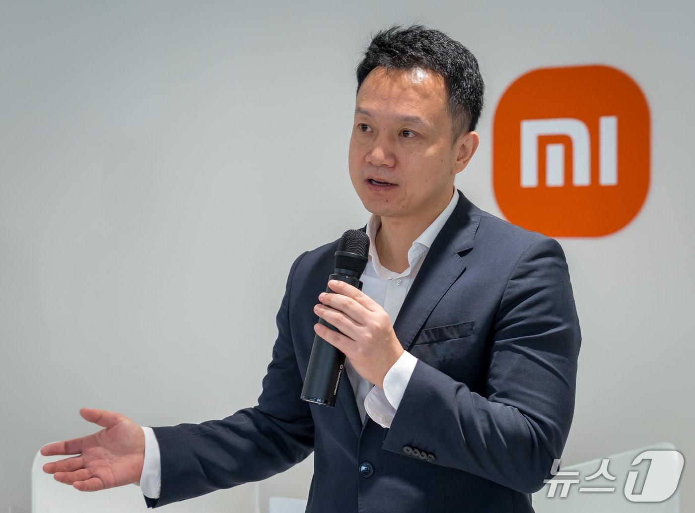 본문 이미지 - 조니 우 샤오미코리아 사장이 서울역 인근 익스클루시브 서비스 센터(Exclusive Service Center·ESC) 개소식에서 질의에 답변하고 있다.(샤오미코리아 제공)