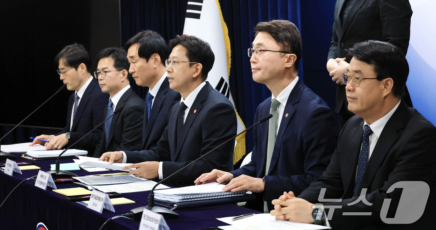 배경훈 부총리 겸 과학기술정보통신부 장관이 22일 오후 서울 종로구 정부서울청사에서 범부처 정보보호 종합대책 합동 브리핑을 하고 있다. 2025.10.22/뉴스1 ⓒ News1 임세영 기자