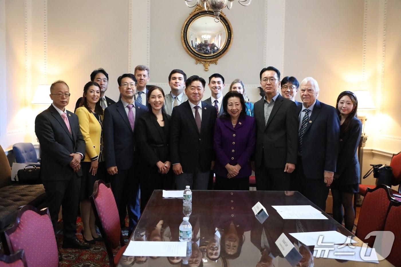 메릴랜드 주정부 관계자들과 만난 오영훈 제주지사(제주도 제공)/뉴스1 