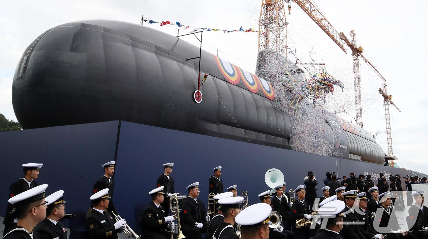 지난달 22일 경남 거제 한화오션 거제사업장에서 장보고-Ⅲ Batch-Ⅱ 1번함인 장영실함 진수식이 열리고 있다.  2025.10.22/뉴스1 ⓒ News1 윤일지 기자