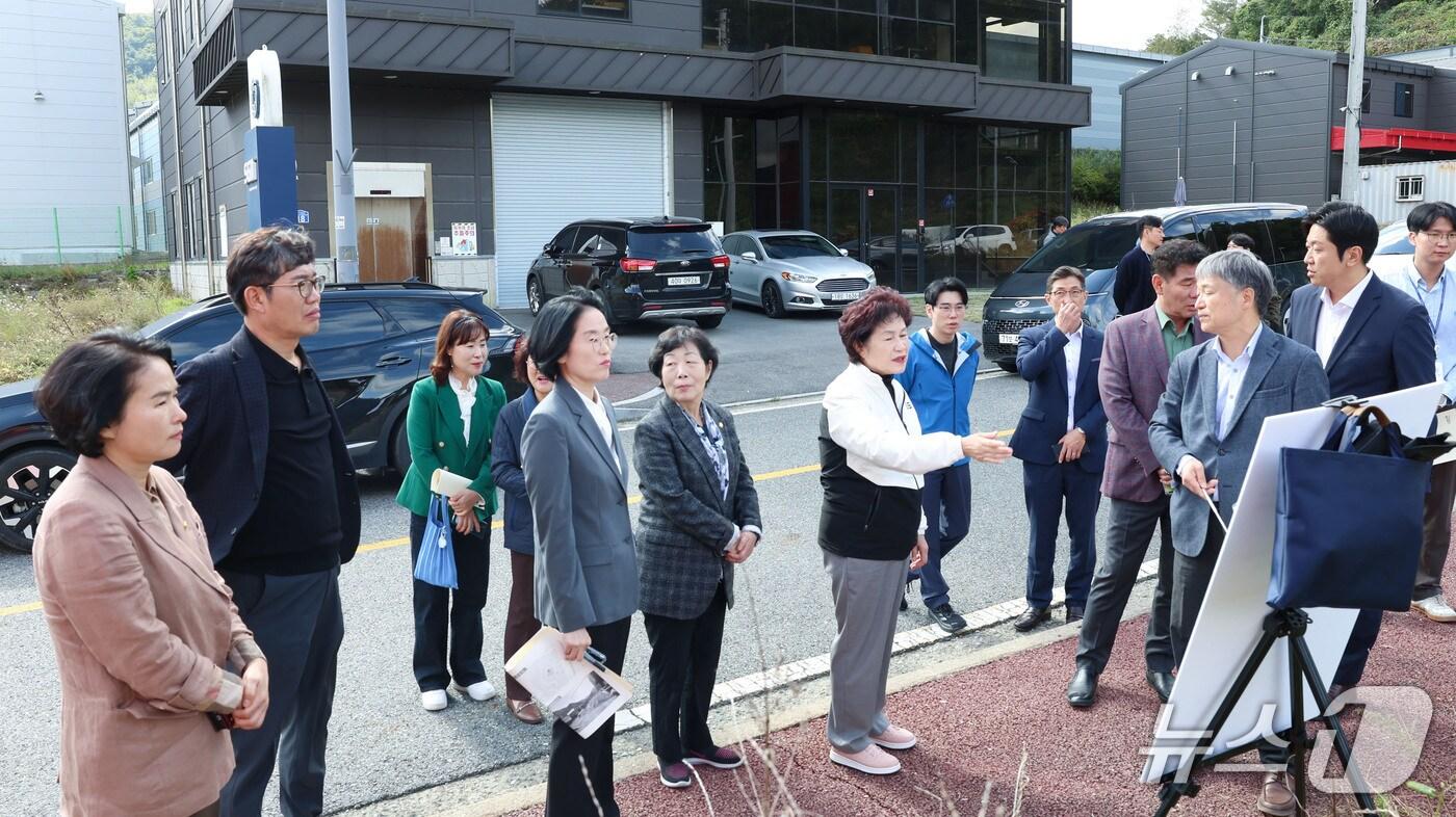 본문 이미지 - 오관영 의장을 비롯한 의원들이 제289회 임시회 현장방문을 하고 있다.(동구의회 제공. 재판매 및 DB금지)/뉴스1