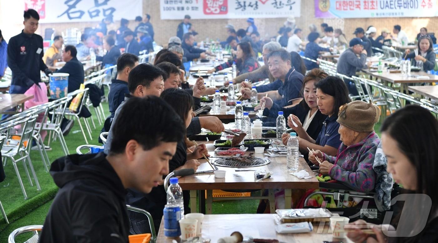 본문 이미지 - 지난해 강원 횡성군의 횡성한우축제' 자료 사진. (재판매 및 DB금지)/뉴스1