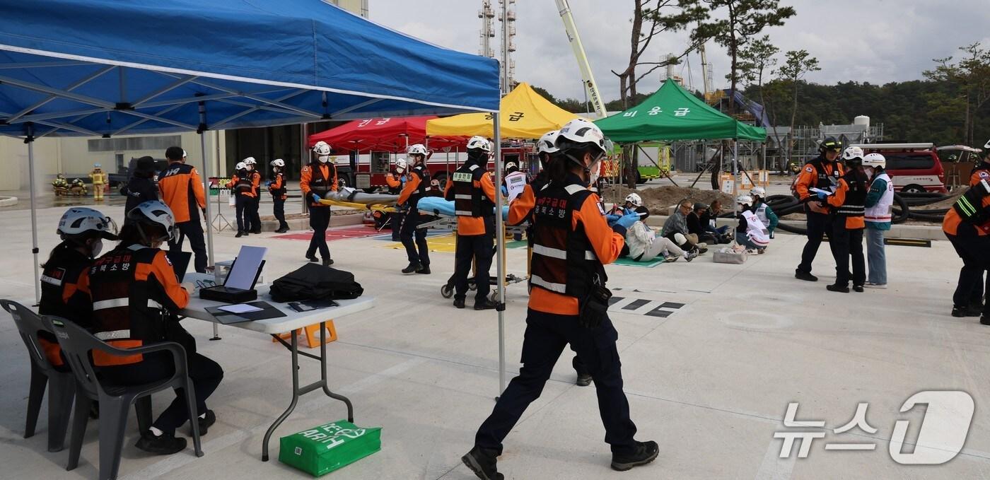 단양소방서는 단양 성신양회 공장 내에서 2025년 긴급구조종합훈련을 진행했다.&#40;단양소방서 제공. 재판매 및 DB금지&#41;/뉴스1   
