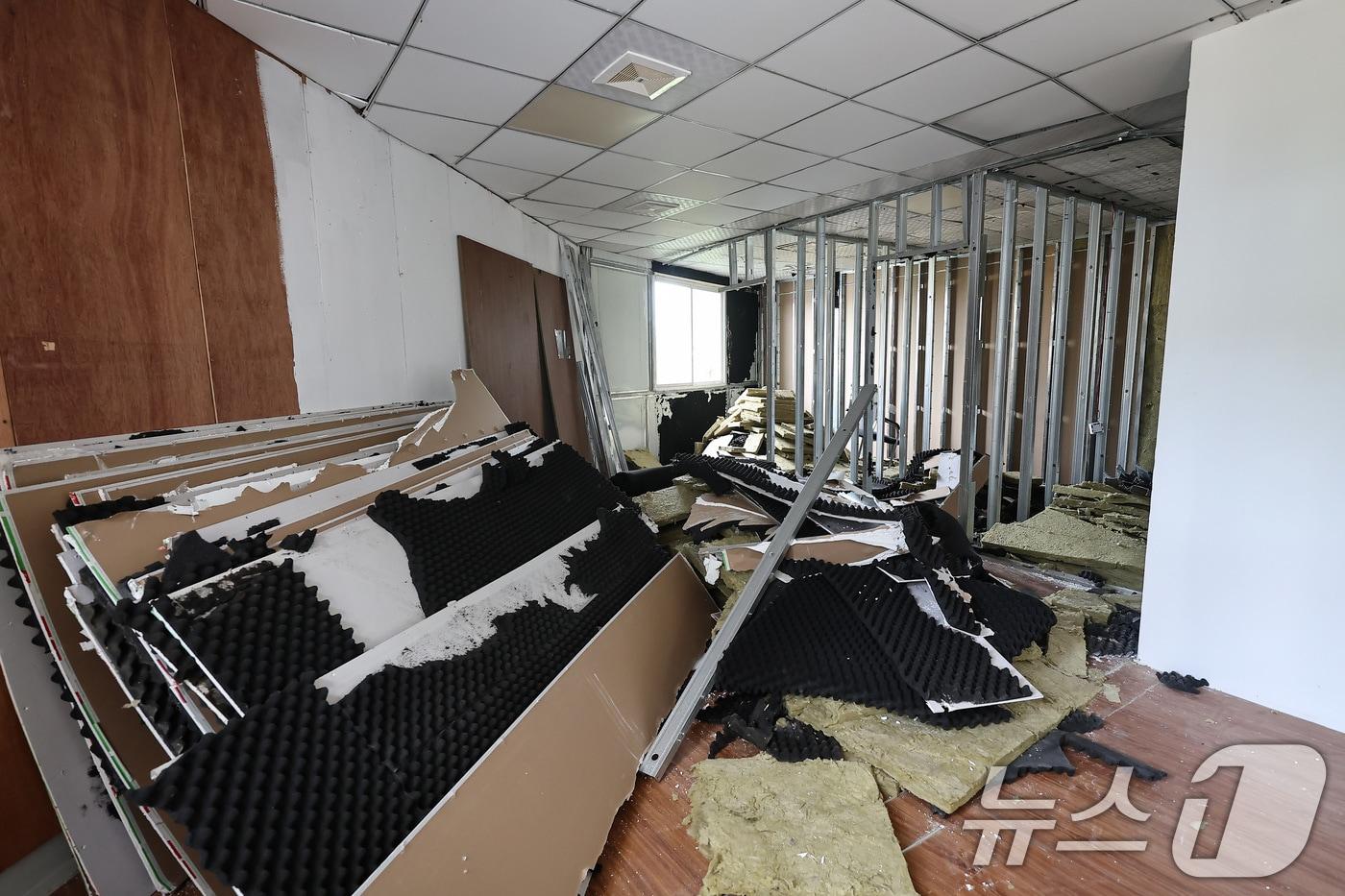 지난 10월 22일&#40;현지시간&#41; 캄보디아 프놈펜 외곽 온라인스캠범죄로 단속된 건물의 모습. 2025.10.22/뉴스1 ⓒ News1 김도우 기자