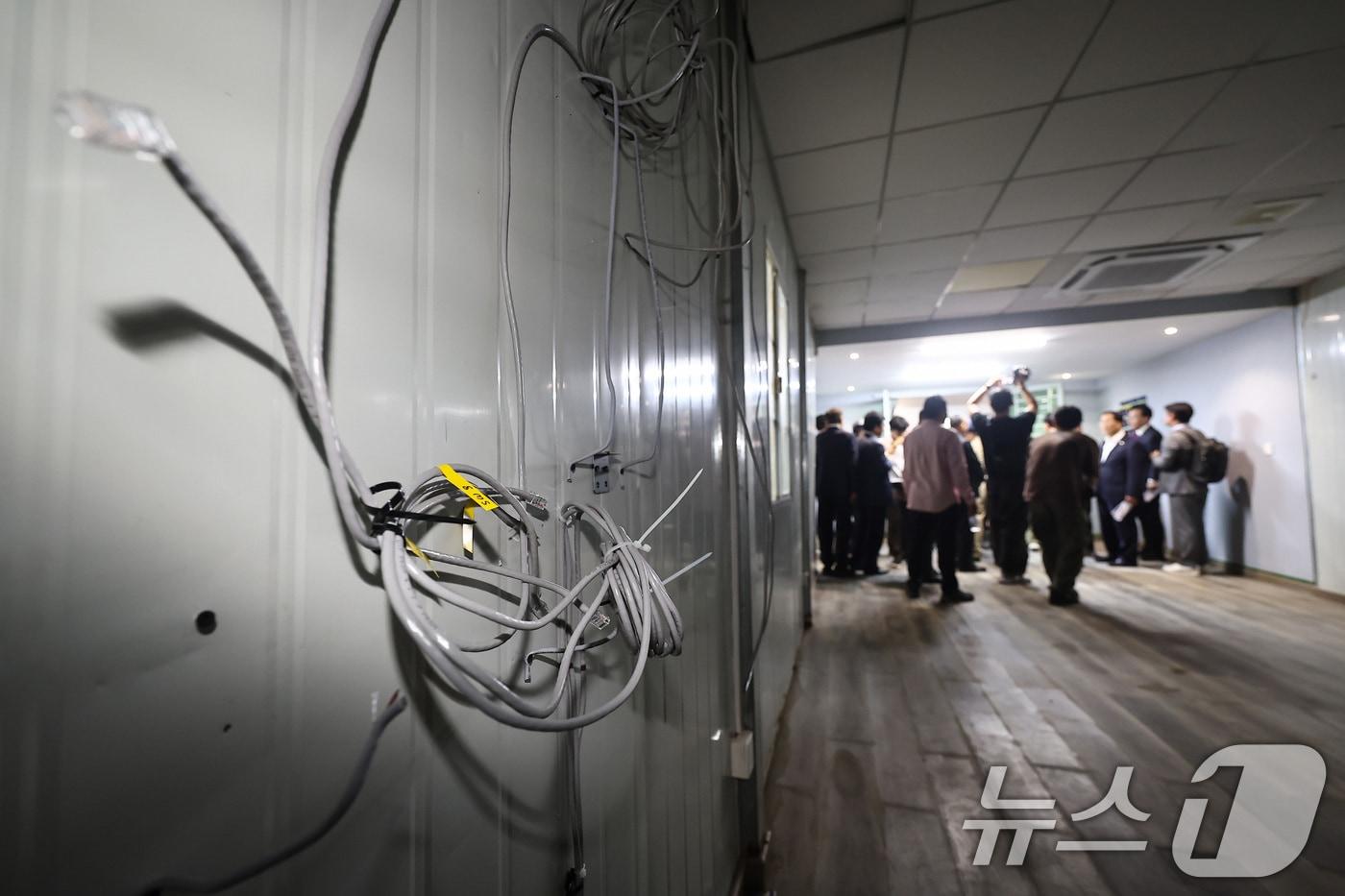 22일&#40;현지시간&#41; 캄보디아 프놈펜 외곽 온라인스캠범죄로 단속된 건물의 모습. 2025.10.22/뉴스1 ⓒ News1 김도우 기자