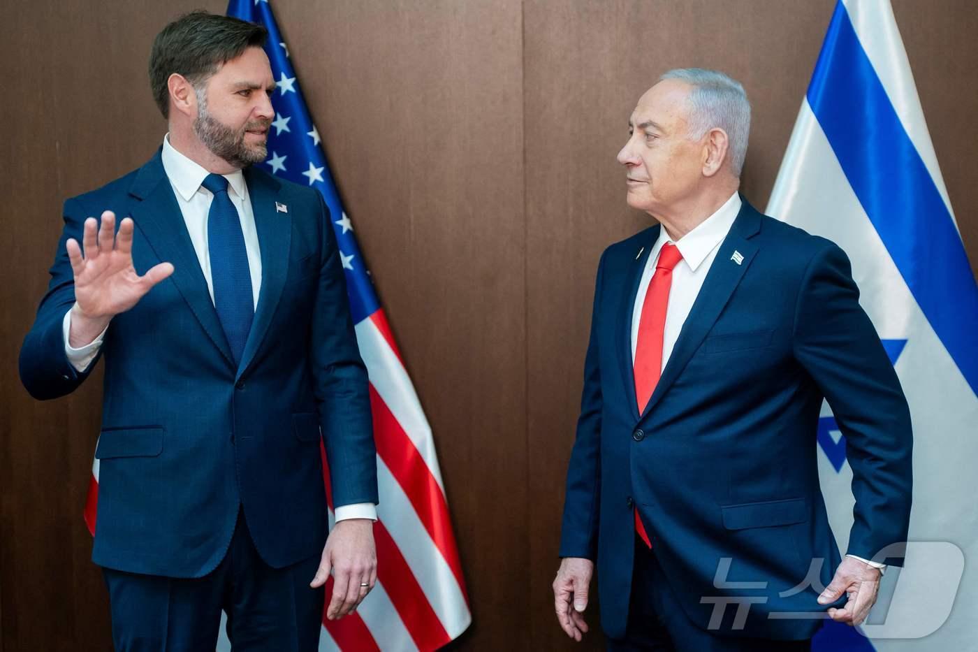 JD 밴스 미국 부통령&#40;왼쪽&#41;과 베냐민 네타냐후 이스라엘 총리. 2025.10.22 ⓒ AFP=뉴스1 