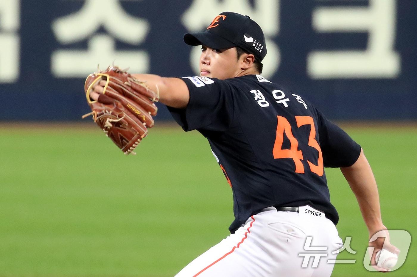 22일 오후 대구 삼성라이온즈파크에서 열린 프로야구 2025 신한 SOL뱅크 KBO 포스트시즌 플레이오프 4차전 삼성 라이온즈와 한화 이글스의 경기, 한화 정우주가 역투하고 있다. 2025.10.22/뉴스1 ⓒ News1 공정식 기자