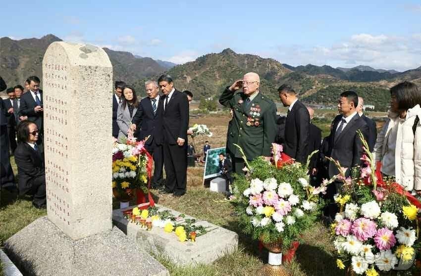 본문 이미지 - &#40;평양 노동신문=뉴스1&#41; = 북한 노동당 기관지 노동신문은 23일 &#34;황해북도 신평군에 있는 중국인민지원군 열사묘개건보수공사 착공식이 22일 진행됐다＂고 보도했다. [국내에서만 사용가능. 재배포 금지. DB 금지. For Use Only in the Republic of Korea. Redistribution Prohibited] rodongphoto@news1.kr