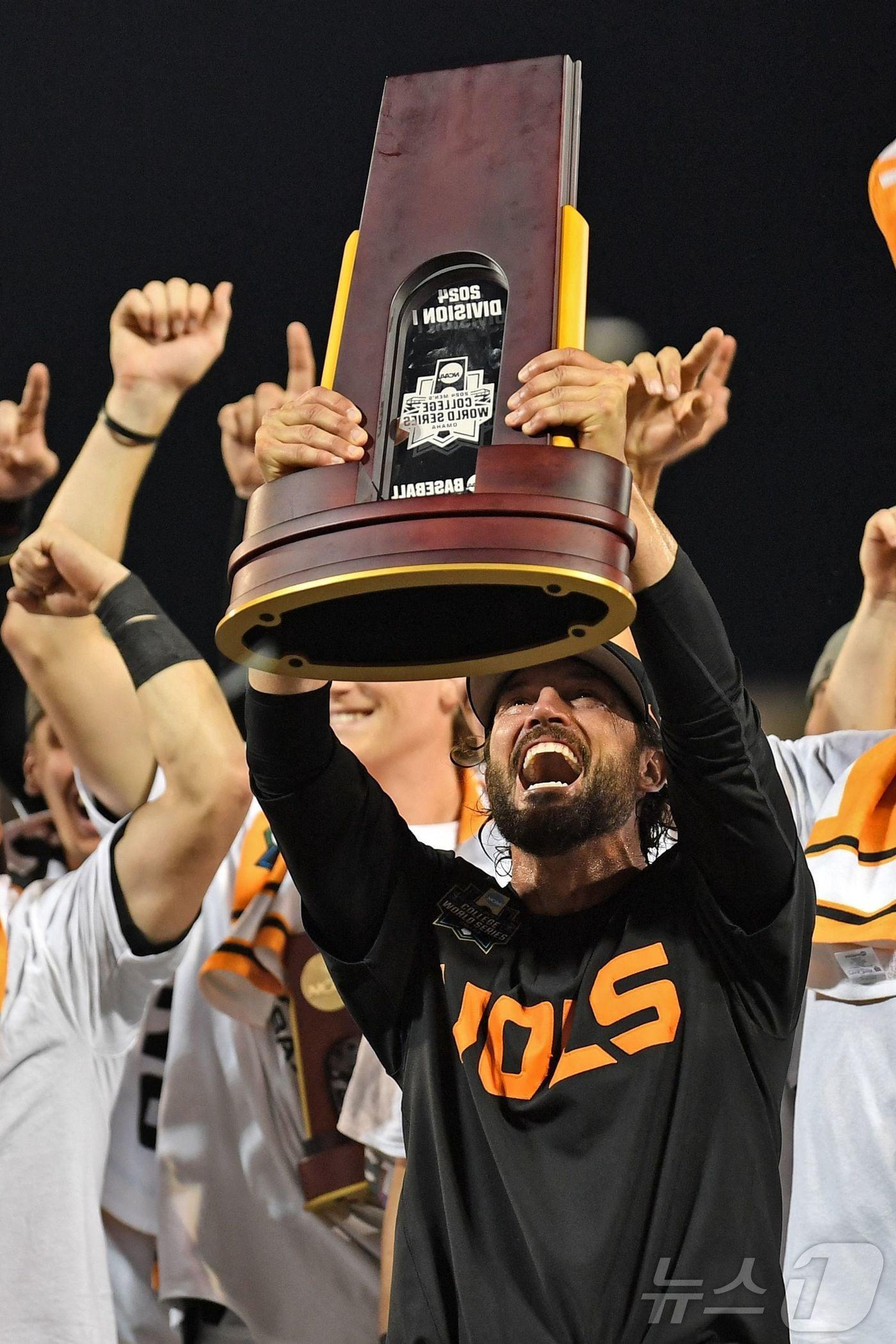 본문 이미지 - 샌프란시스코 자이언츠의 새 사령탑으로 선임된 토니 비텔로 테네시대학 감독. ⓒ AFP=뉴스1