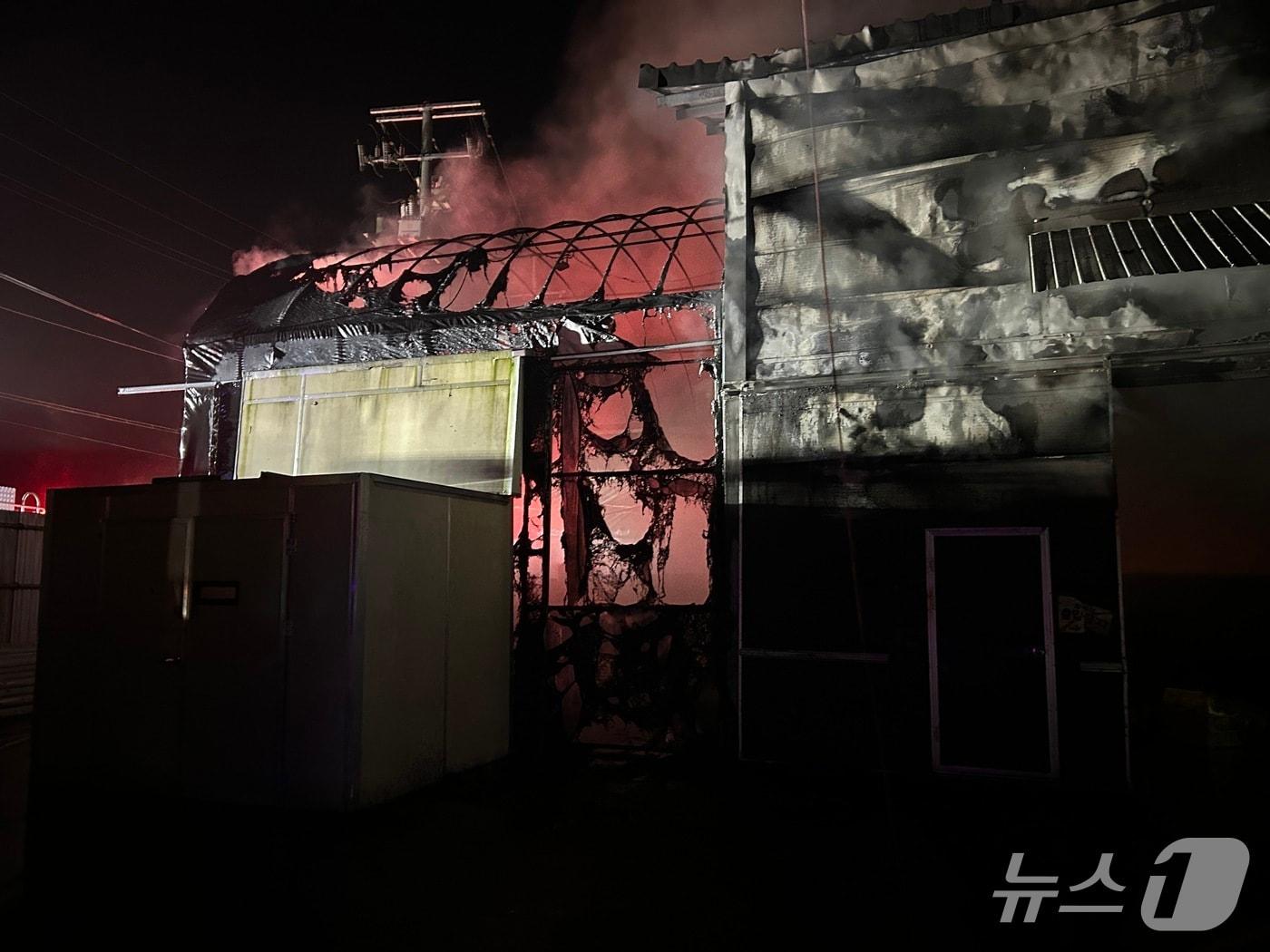 본문 이미지 - 천안 동남구 계사 화재 현장. &#40;천안동남소방서 제공, 재판매 및  DB금지&#41; / 뉴스1 