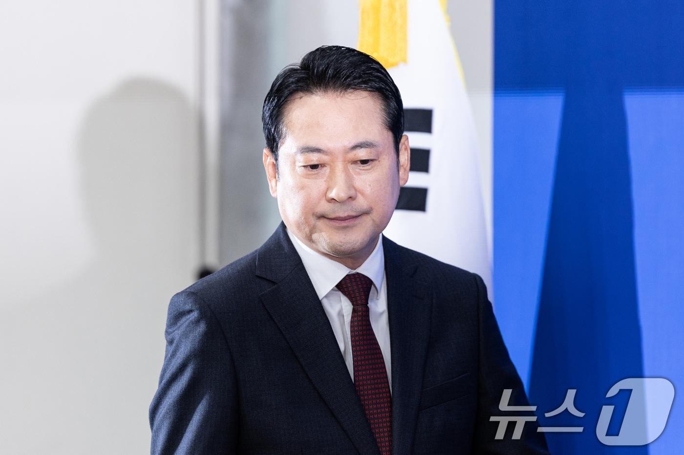 장동혁 국민의힘 대표가 23일 서울 여의도 국회에서 열린 최고위원회의에 참석하고 있다. 2025.10.23/뉴스1 ⓒ News1 이승배 기자