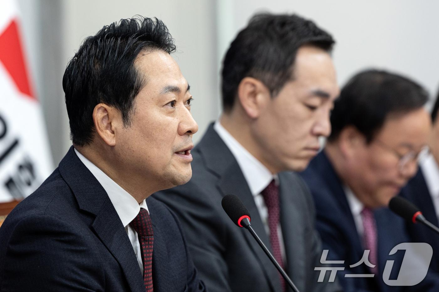 장동혁 국민의힘 대표가 23일 서울 여의도 국회에서 열린 최고위원회의에서 모두발언하고 있다. 2025.10.23/뉴스1 ⓒ News1 이승배 기자