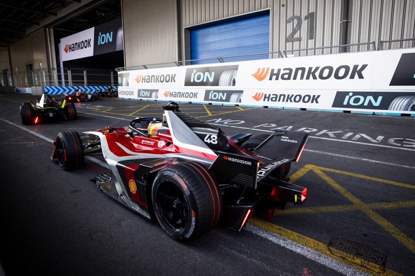 지난 7월 포뮬러 E 시즌 11 마지막 16라운드가 열린 영국 런던에서 한국타이어테크놀로지의 전기차 레이싱 타이어 &#39;GEN 3 에보 아이온 레이스&#39;를 장착한 포뮬러 E 3세대 경주차 &#39;GEN 3 에보&#39;가 주행하는 모습&#40;한국타이어 제공&#41;. 2025.10.23.