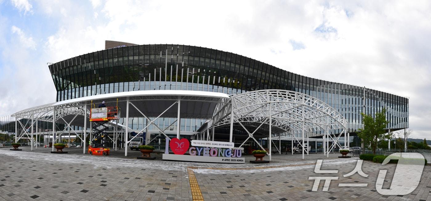 APEC 2025 장상회의를 일주일 앞둔 23일 정상회의장이 경북 경주시 화백컨벤션센터에서 막바지 점검을 하고 있다. 2025.10.23/뉴스1 ⓒ News1 최창호 기자