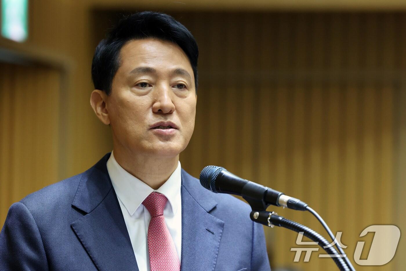 오세훈 서울시장이 23일 오전 서울 중구 서울시청에서 열린 국회 행정안전위원회 서울시청 국정감사에서 인사말을 하고 있다. ⓒ News1 황기선 기자